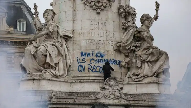 Paris Belediyesi'nden Grafiticilere Sert Önlem: Yaratıcılığa Savaş Açıldı