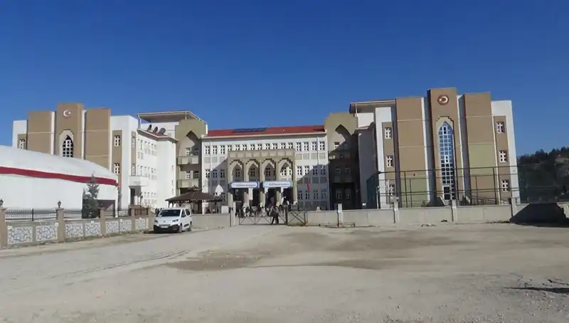 Ortaokulda Öğrenciye Şiddet Uygulayan Öğretmene Tepkiler Çığ Gibi Büyüyor