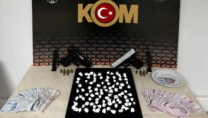 Çeşme'de Silahlı Saldırı: 3 Kişi Gözaltına Alındı, Olayın Gerekçesi Ne?