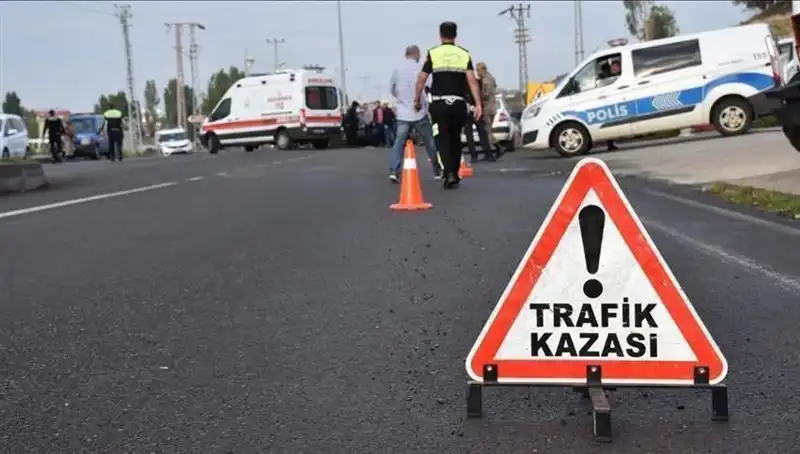 Antalya'da Feci Kaza: Otomobil Kanalda Devriye, 2 Yaralı