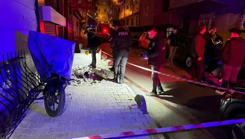 Küçükçekmece'de Plakasız Motosikletle Yapılan Saldırı Şok Etti!