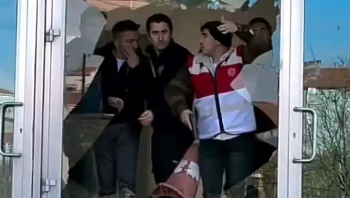 Maçta Gergin Anlar: Taraftarlar Arasında Kavga Çıktı, Stadyumda Gerilim Hakim