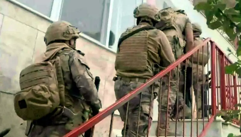 İzmir'de Şok FETÖ Operasyonu: 9 Kişi Gözaltına Alındı