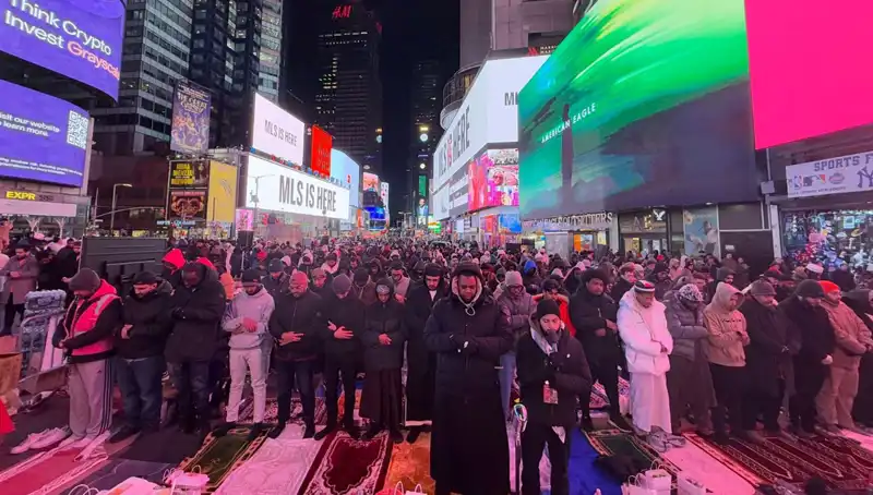 New York Times Meydanı’nda Tarihi Teravih Namazı: Birlikte Olmanın Gücü