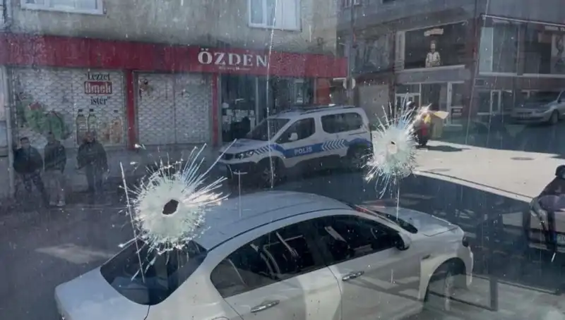Bursa'da Dehşet Anları: Kıraathaneye Kurşunlu Saldırı Gerçekleşti!