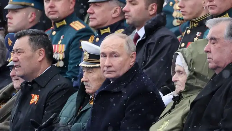 Rus Ordusunun Büyüme Stratejisi: Putin'den Tarihi Çağrı
