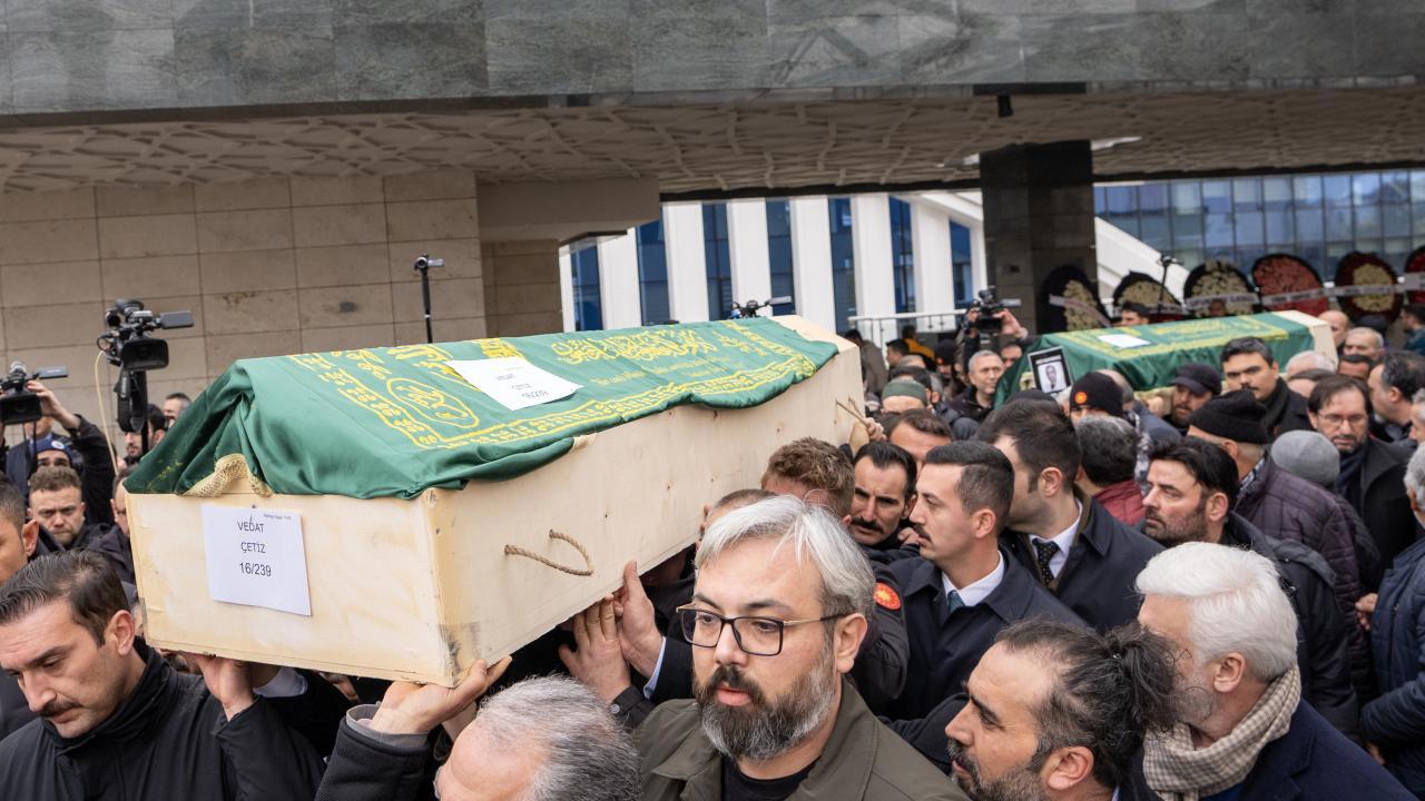 Bolu'da yaşanan faciada hayatını kaybedenler toprağa veriliyor