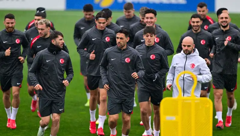 Milli Takımda Geçici Ayrılık: İki Futbolcu Ağrılarına Yenik Düştü