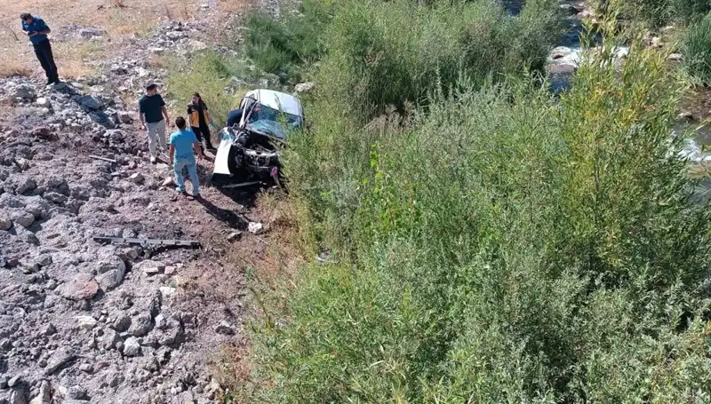 Sivas'ta Dere Yatağına Uçan Otomobil Kazasında İki Kişi Hayatını Kaybetti