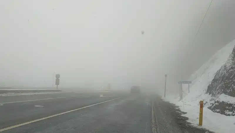 Bolu Dağı’nda Kar ve Sis Ulaşımı Olumsuz Etkiliyor!