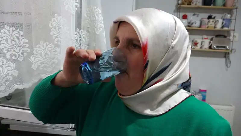 30 Yıldır Nisan Yağmurlarını Şifa İçin İçen Kadın: Geleneği Yaşatıyor
