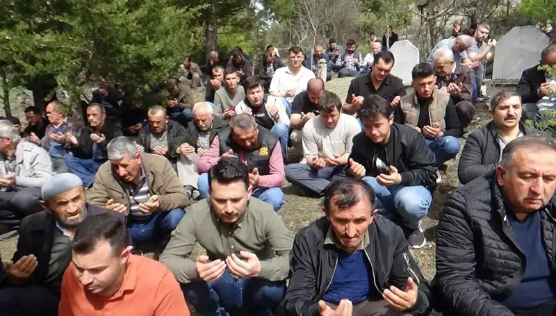 Bir Köyün Kurtuluşu: Sevgiyle Uğurlanan Kahraman Öğretmen