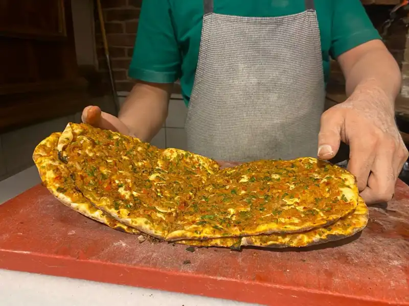 İstanbul’da Lahmacun Fiyatları Neden Böyle Uçuruma Neden Oluyor?