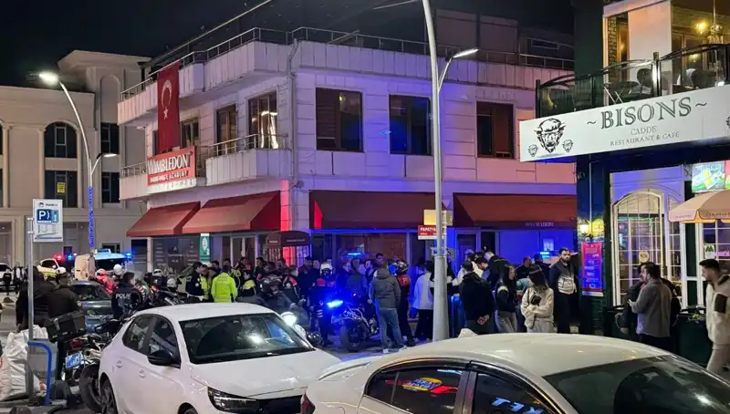 Güvenli Hayat Tehlikede: Kafe Sahibini Bıçaklayan Adam Hava Ateşi Açtı!