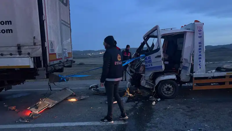 Kaza Sonrası Yardım Eli Uzatan Şoföre Çekiciden Darbe: 4 Yaralı