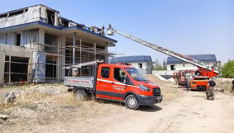 Ankara Gölbaşı'nda Villaları Tehdit Eden Korkunç Yangın