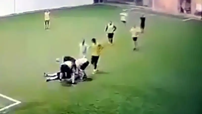 Halı Sahada Kalp Krizi Geçiren 3 Çocuk Babası Hayatını Kaybetti