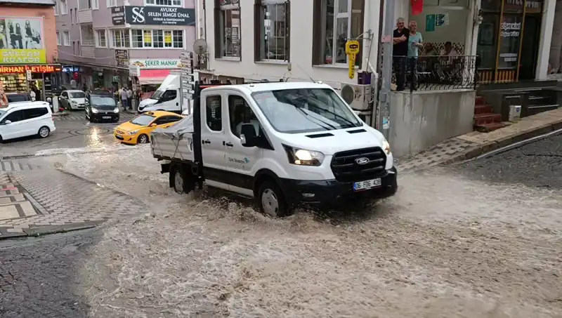 10 Dakikalık Sağanak, Şehirde Su Baskınına Neden Oldu!