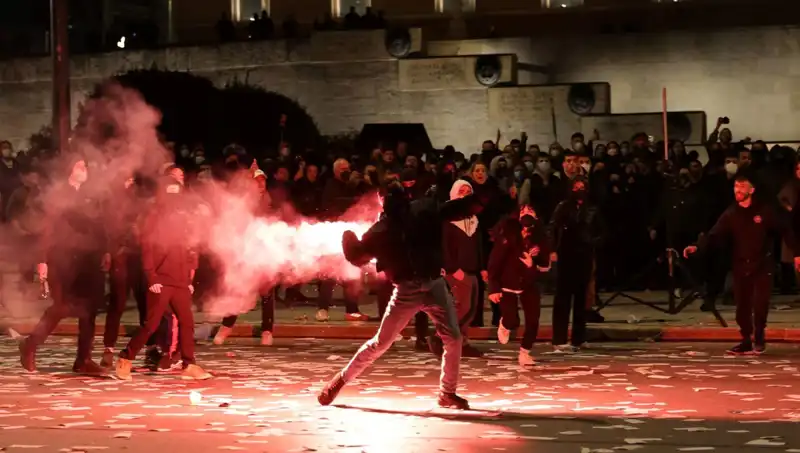 Yunanistan'da Hükümete Gensoru Sokakları Karıştırdı: Protestolar Büyüyor