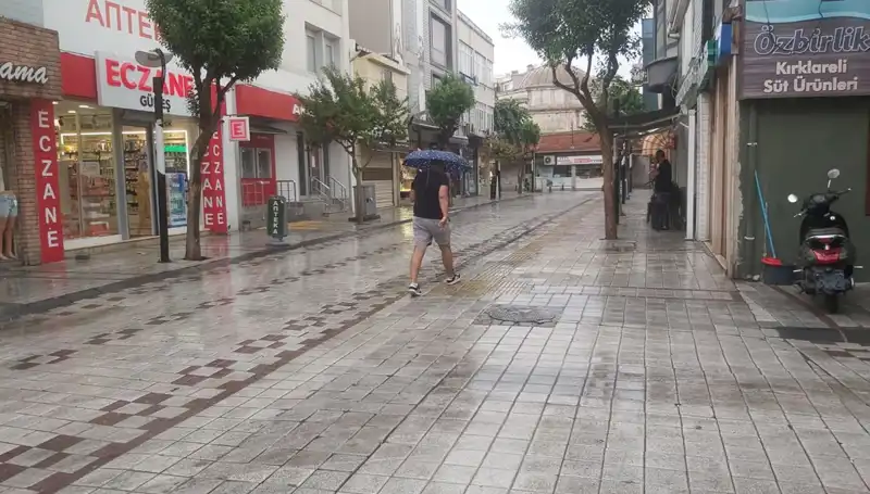 Kırklareli'de Sağanak Yağış Hayatı Olumsuz Etkiledi: Su Baskınları ve Taşkınlar