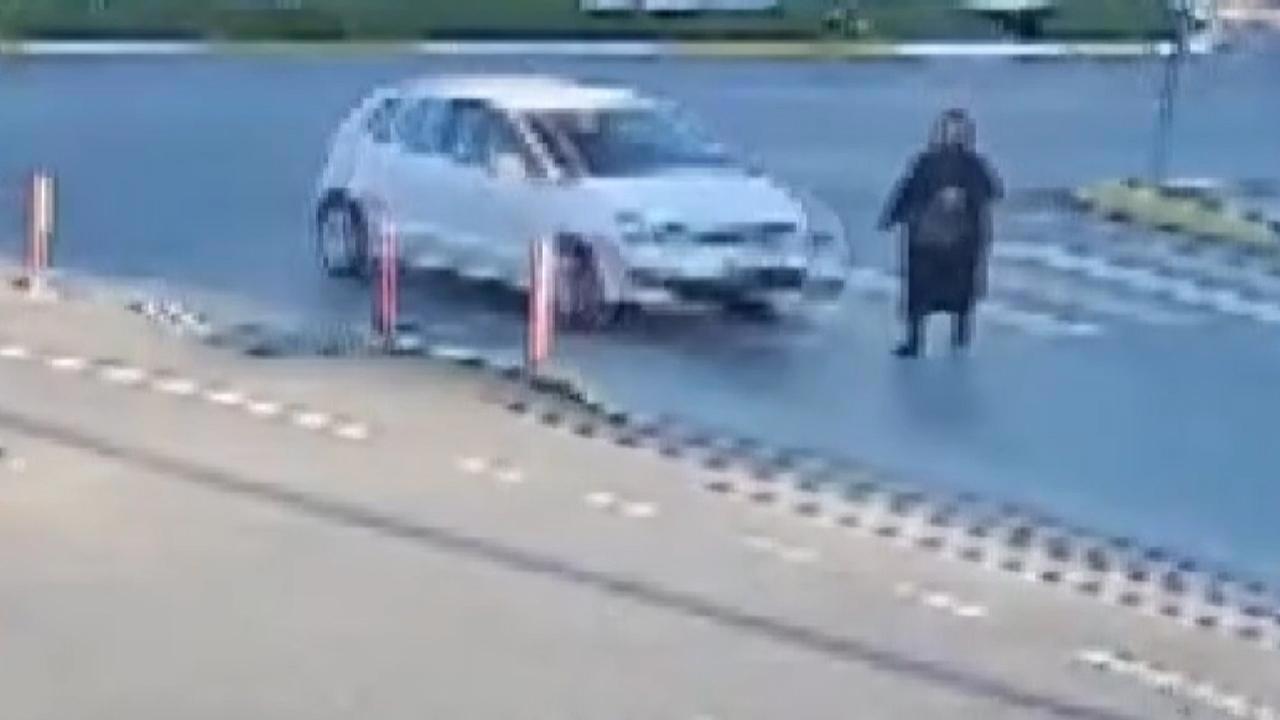Yolda Yalnız Başına Kaza Geçiren Kadın, İkinci Kaza İle Yıkıldı