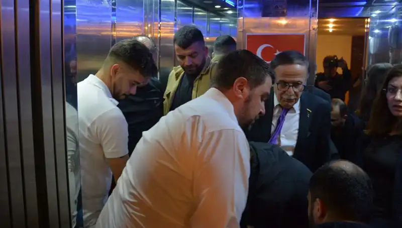 Volkan Konak Anmasında Kalp Krizi: Ünlü Sanatçının Hayatını Kaybetmesi Camiasını Sarstı