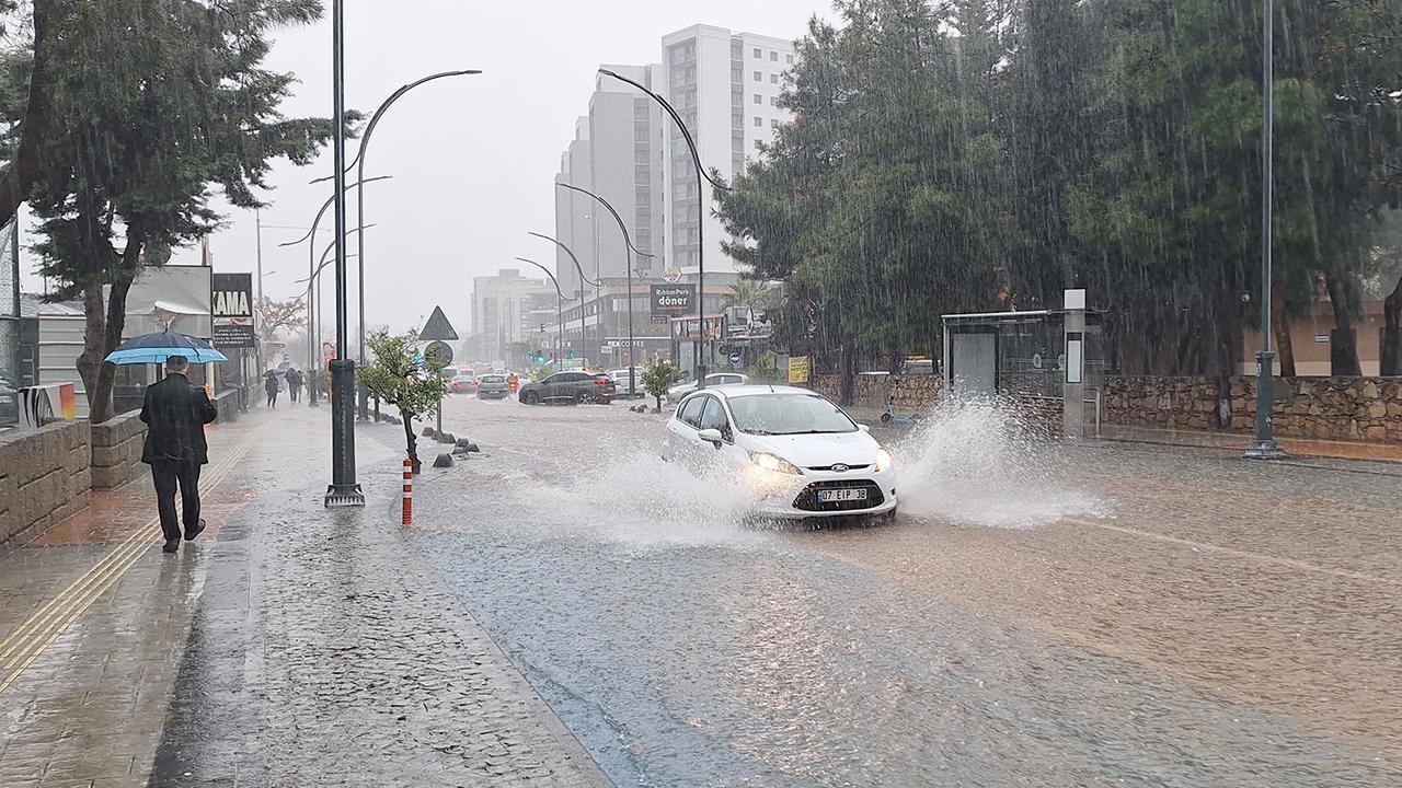 Meteoroloji 17 İli Uyardı: Turuncu ve Sarı Kodla Uyarı!