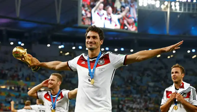 Alman Futbol Starı Mats Hummels Emekliliğini Açıkladı: Futbol Dünyası Şokta