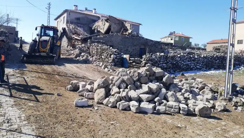 Kayseri'de Ahır Çökmesi: 35 Hayvan Telefi ve Büyük Üzüntü