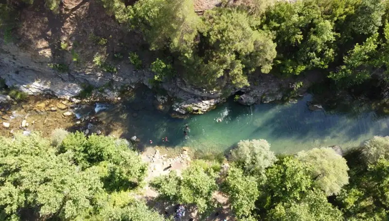 Adana’da Nem Ortalığı Bunalttı, Yaylacılar Doğal Sularla Serinliyor