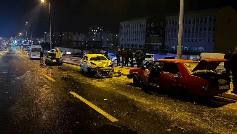 Kayseri'de 11 Araç Birbiriyle Çarpıştı: Yaralılar Var!