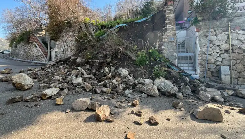 İstinat Duvarı Yola Çöktü: Gözler Olayın Sebebinde